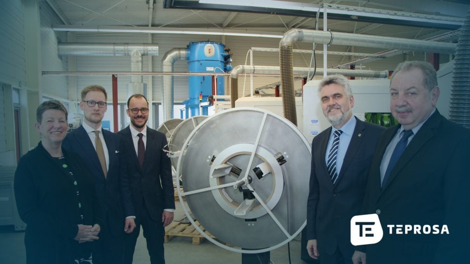 Die Geschäftsführung der TEPROSA GmbH mit Investitionsbank Chef Manfred Mass, Wirtschaftsminister Willingmann und Umweltministerin Dalbert